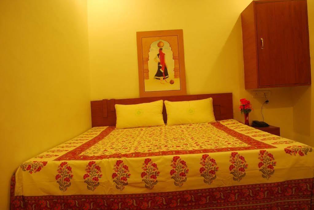 OYO 10413 Hotel Royal Plaza Pushkar Exterior foto